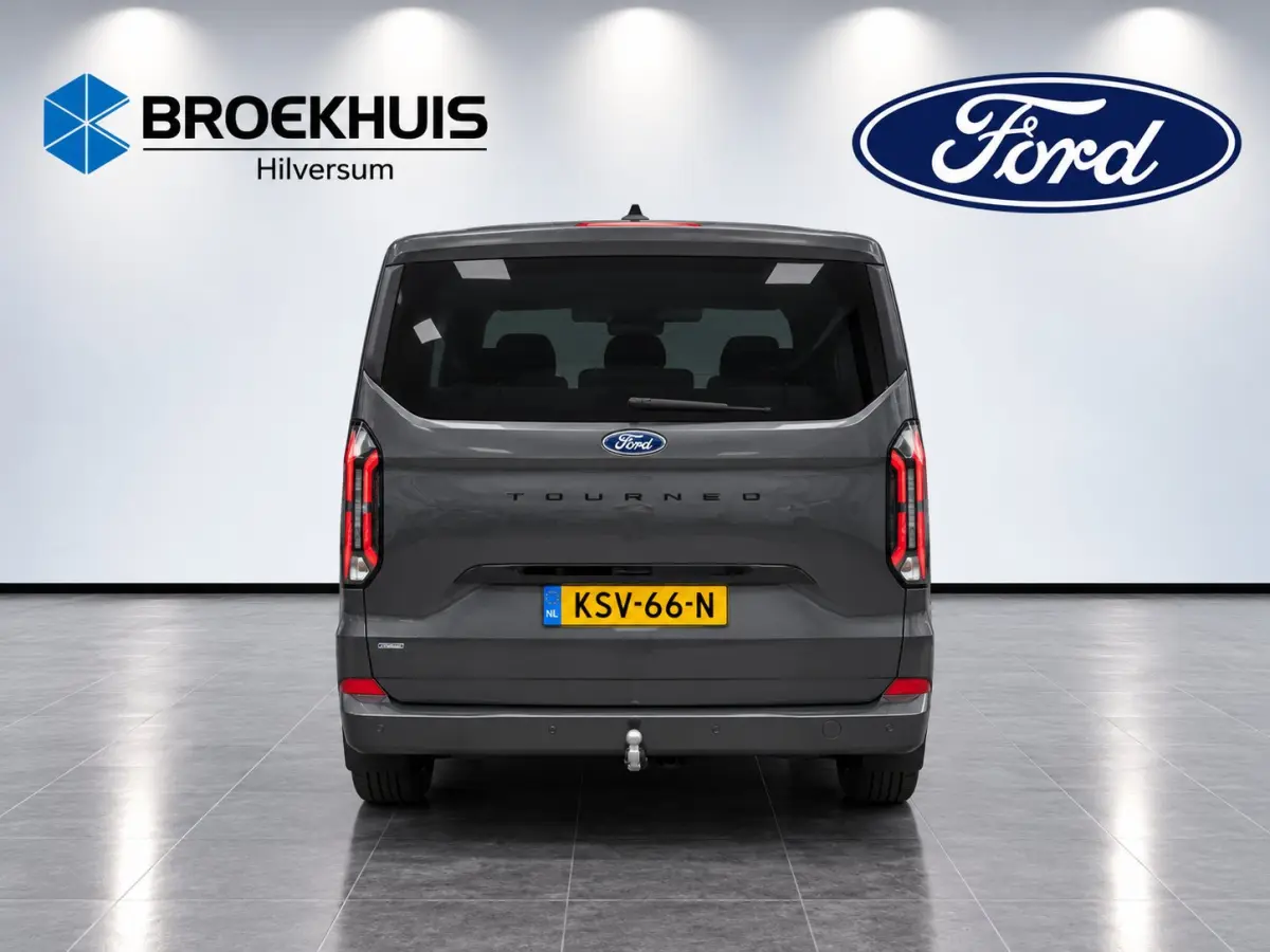 Tourneo 340 2.5 PHEV L2H1 Titanium X 233pk | Elekt. schuifdeuren | Elekt. Trekhaak | B&O Audio | 5 jaar / 150000km garantie | Leder | Adaptive Cruise | Dodehoek Detectie | Winterpack