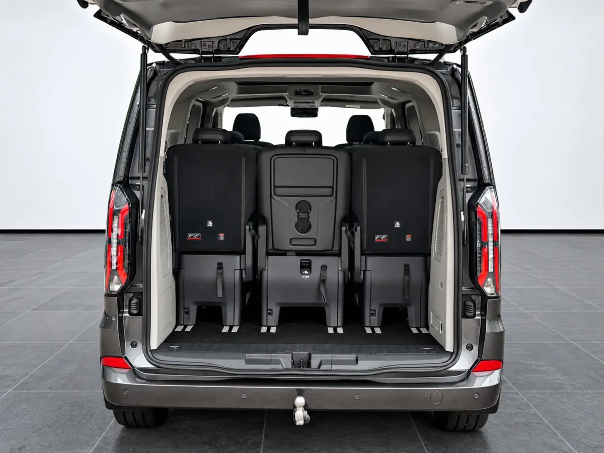 Tourneo 340 2.5 PHEV L2H1 Titanium X 233pk | Elekt. schuifdeuren | Elekt. Trekhaak | B&O Audio | 5 jaar / 150000km garantie | Leder | Adaptive Cruise | Dodehoek Detectie | Winterpack