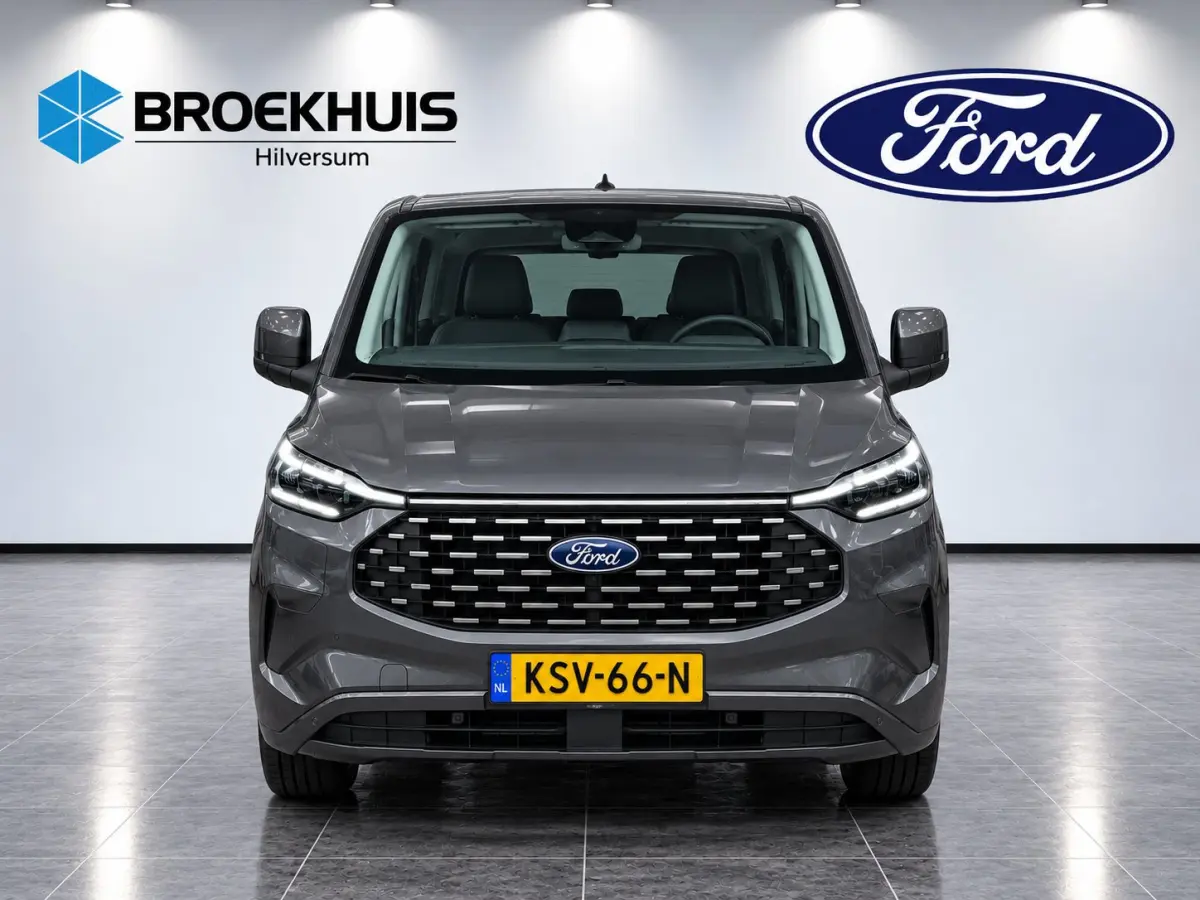 Tourneo 340 2.5 PHEV L2H1 Titanium X 233pk | Elekt. schuifdeuren | Elekt. Trekhaak | B&O Audio | 5 jaar / 150000km garantie | Leder | Adaptive Cruise | Dodehoek Detectie | Winterpack