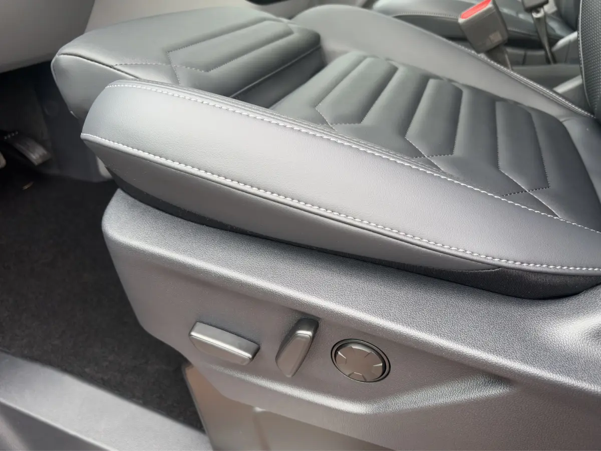 Tourneo 340 2.5 PHEV L2H1 Titanium X 233pk | Elekt. schuifdeuren | Elekt. Trekhaak | B&O Audio | 5 jaar / 150000km garantie | Leder | Adaptive Cruise | Dodehoek Detectie | Winterpack