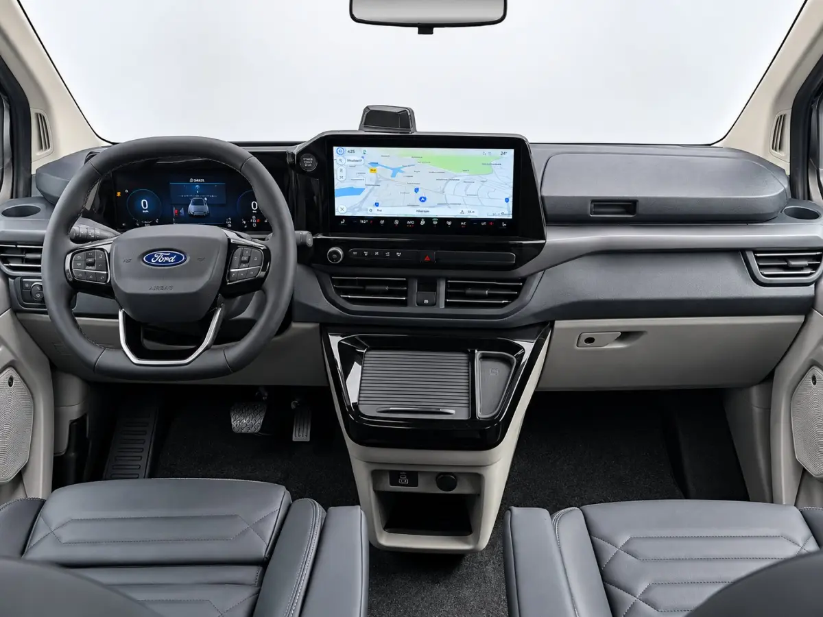 Tourneo 340 2.5 PHEV L2H1 Titanium X 233pk | Elekt. schuifdeuren | Elekt. Trekhaak | B&O Audio | 5 jaar / 150000km garantie | Leder | Adaptive Cruise | Dodehoek Detectie | Winterpack