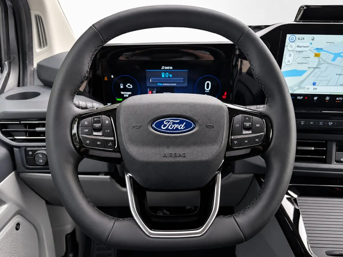 Tourneo 340 2.5 PHEV L2H1 Titanium X 233pk | Elekt. schuifdeuren | Elekt. Trekhaak | B&O Audio | 5 jaar / 150000km garantie | Leder | Adaptive Cruise | Dodehoek Detectie | Winterpack
