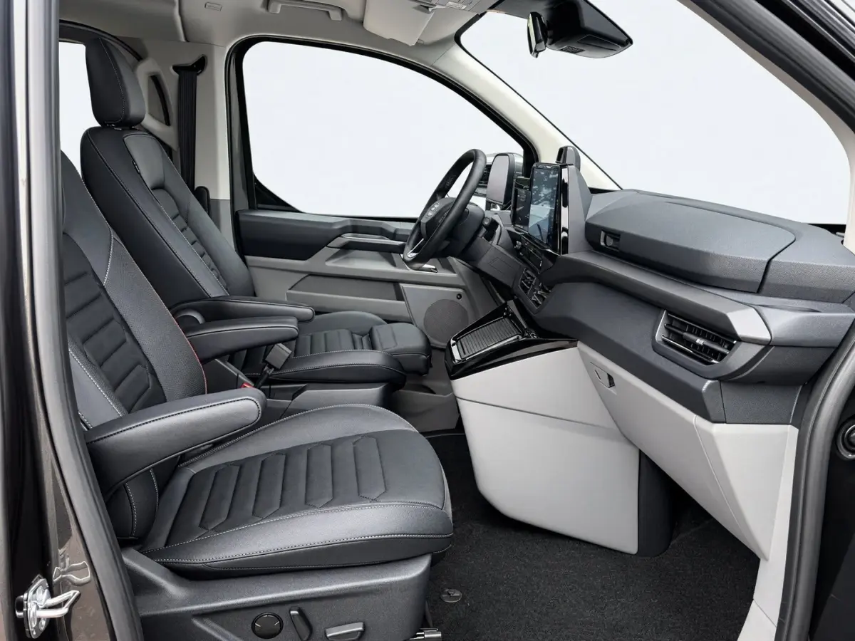 Tourneo 340 2.5 PHEV L2H1 Titanium X 233pk | Elekt. schuifdeuren | Elekt. Trekhaak | B&O Audio | 5 jaar / 150000km garantie | Leder | Adaptive Cruise | Dodehoek Detectie | Winterpack