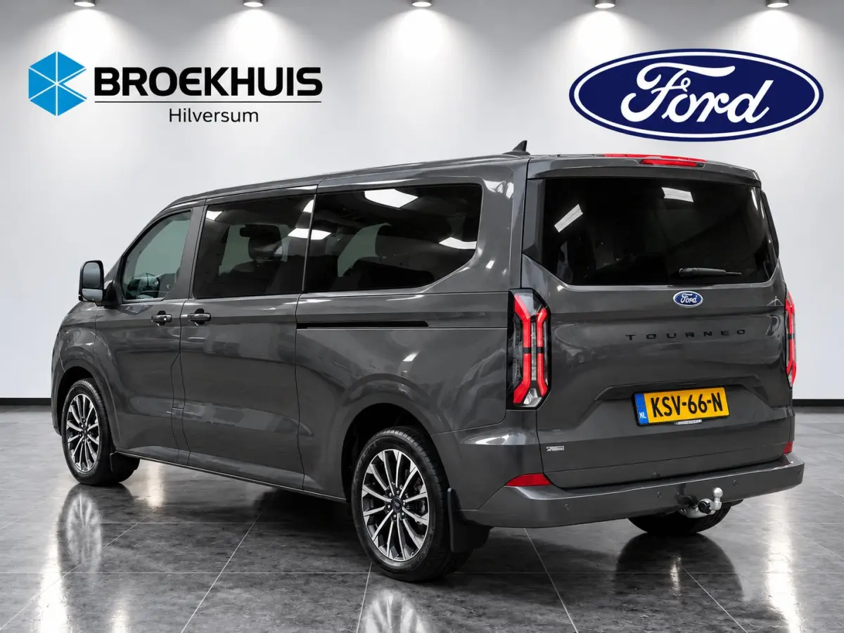 Tourneo 340 2.5 PHEV L2H1 Titanium X 233pk | Elekt. schuifdeuren | Elekt. Trekhaak | B&O Audio | 5 jaar / 150000km garantie | Leder | Adaptive Cruise | Dodehoek Detectie | Winterpack