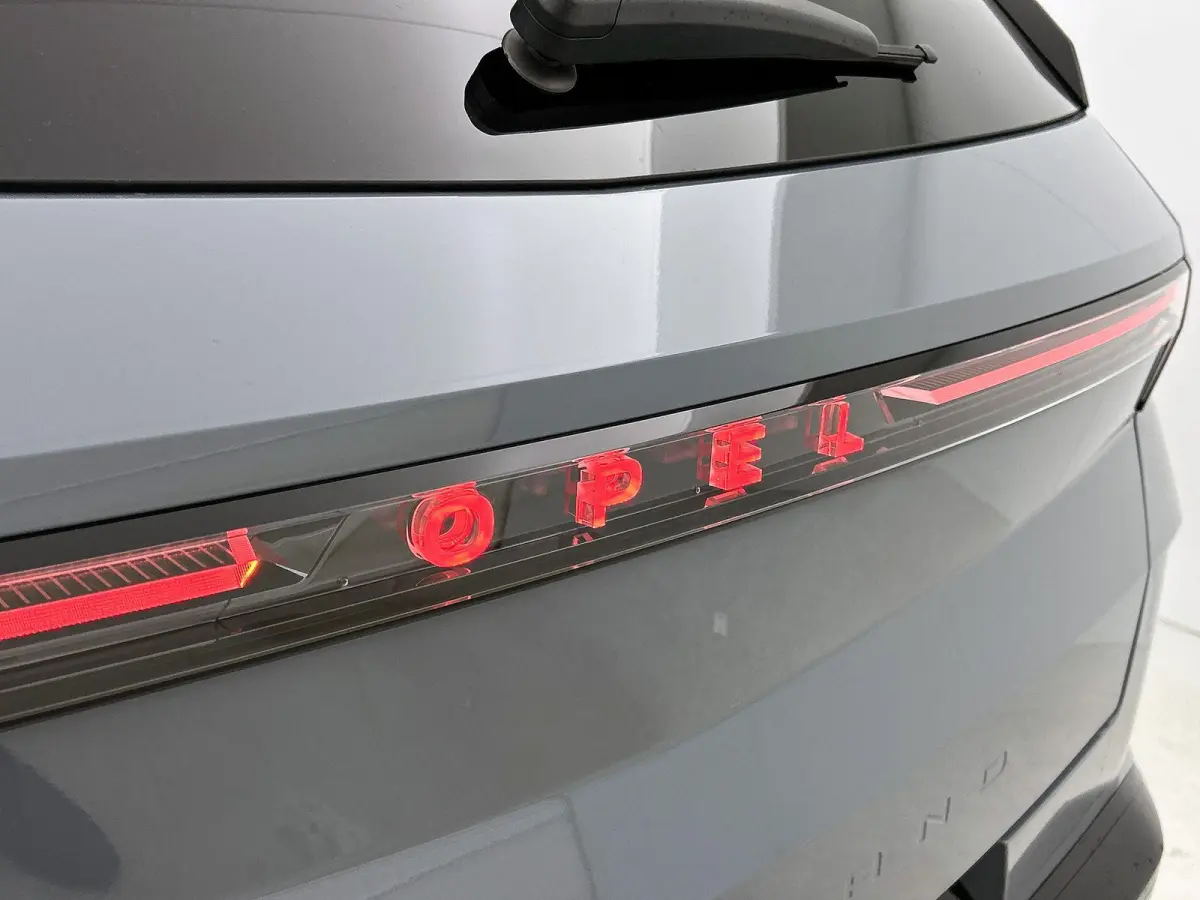 213pk Ultimate 73 kWh Automaat | Tot 8 Jaar Garantie | Elektrisch Verstelb. Bestuurdersstoel | Matrix-LED | Elektrische Achterklep | Navigatie | Adaptieve Cruise Control | Stoel-/Stuurverwar