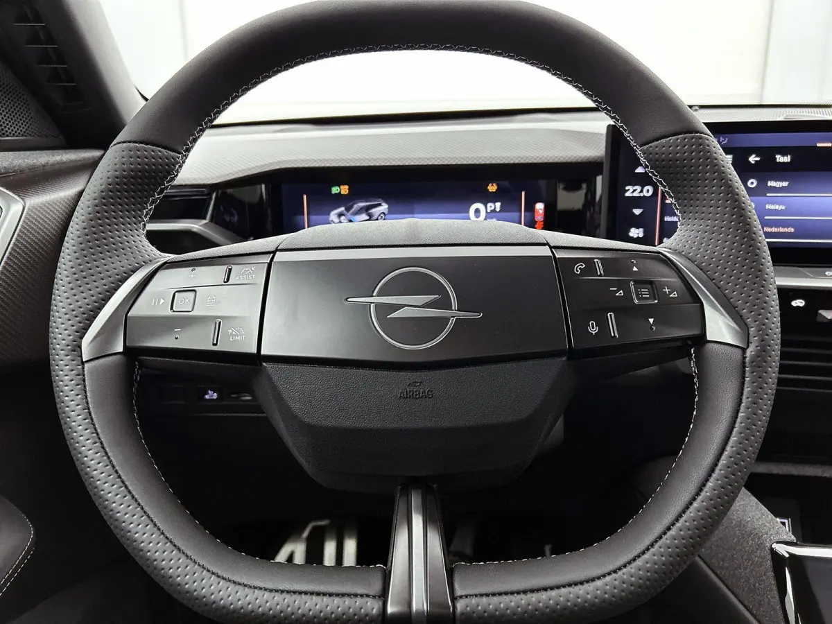 213pk Ultimate 73 kWh Automaat | Tot 8 Jaar Garantie | Elektrisch Verstelb. Bestuurdersstoel | Matrix-LED | Elektrische Achterklep | Navigatie | Adaptieve Cruise Control | Stoel-/Stuurverwar