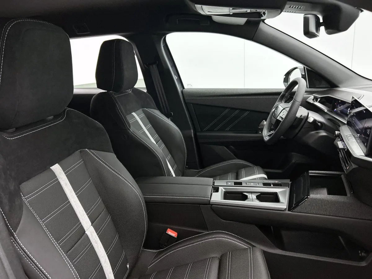 213pk Ultimate 73 kWh Automaat | Tot 8 Jaar Garantie | Elektrisch Verstelb. Bestuurdersstoel | Matrix-LED | Elektrische Achterklep | Navigatie | Adaptieve Cruise Control | Stoel-/Stuurverwar