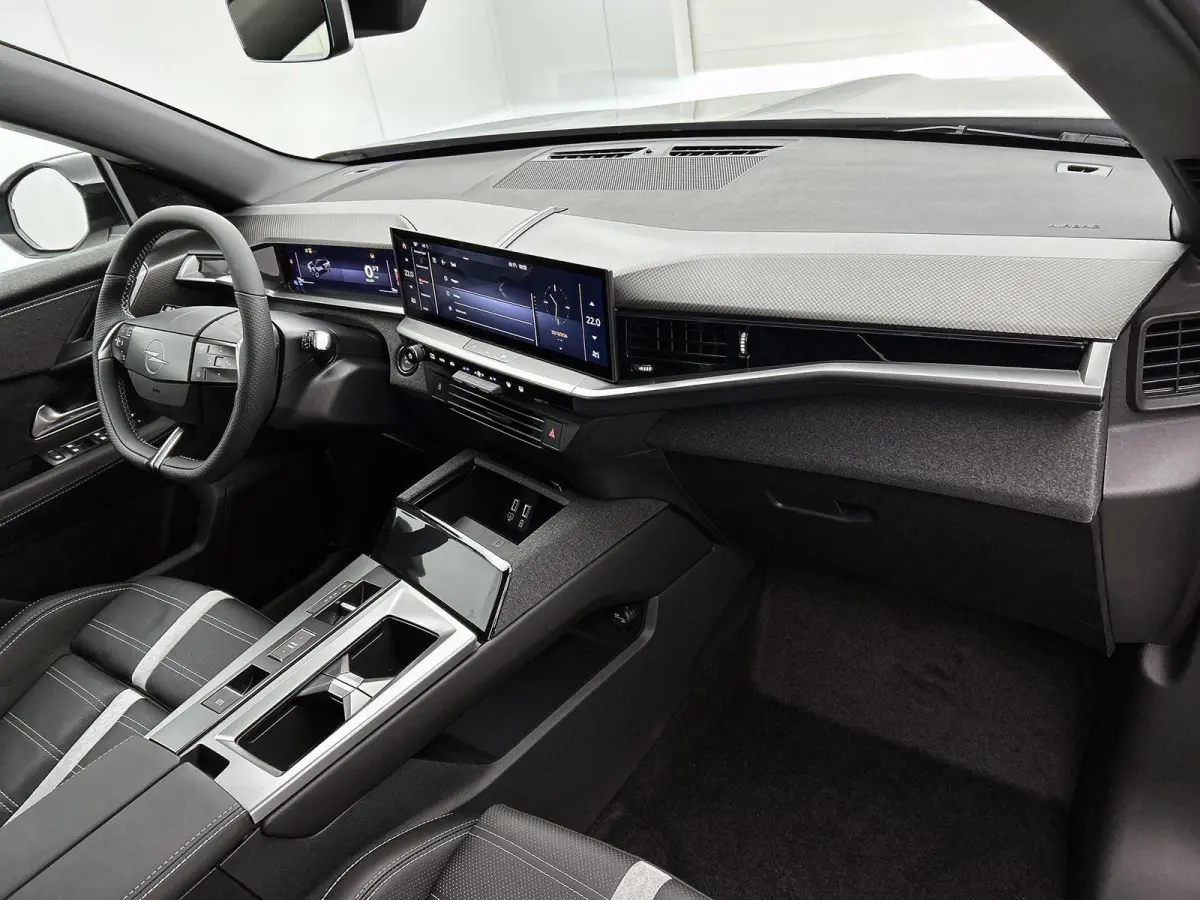 213pk Ultimate 73 kWh Automaat | Tot 8 Jaar Garantie | Elektrisch Verstelb. Bestuurdersstoel | Matrix-LED | Elektrische Achterklep | Navigatie | Adaptieve Cruise Control | Stoel-/Stuurverwar