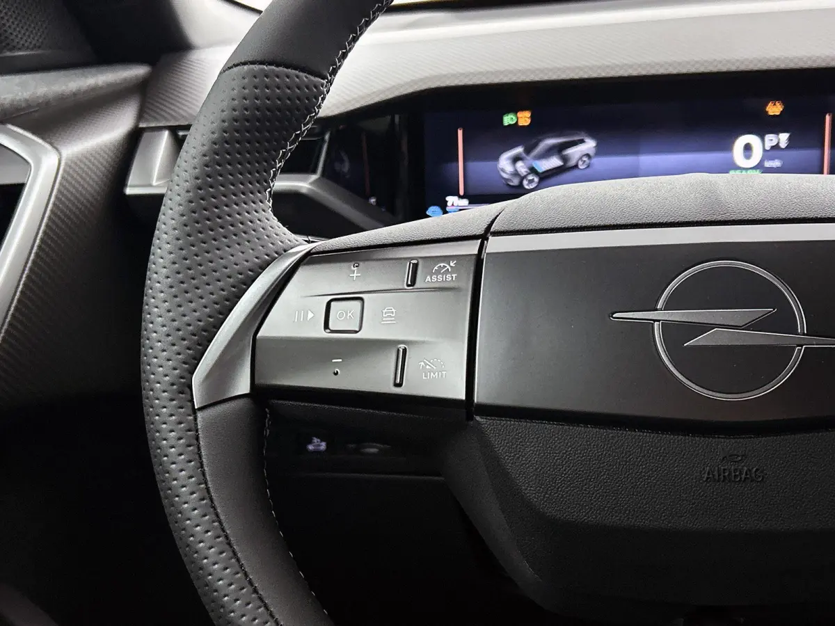213pk Ultimate 73 kWh Automaat | Tot 8 Jaar Garantie | Elektrisch Verstelb. Bestuurdersstoel | Matrix-LED | Elektrische Achterklep | Navigatie | Adaptieve Cruise Control | Stoel-/Stuurverwar