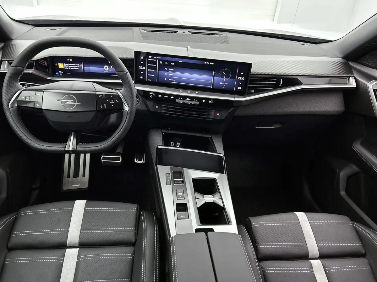 213pk Ultimate 73 kWh Automaat | Tot 8 Jaar Garantie | Elektrisch Verstelb. Bestuurdersstoel | Matrix-LED | Elektrische Achterklep | Navigatie | Adaptieve Cruise Control | Stoel-/Stuurverwar