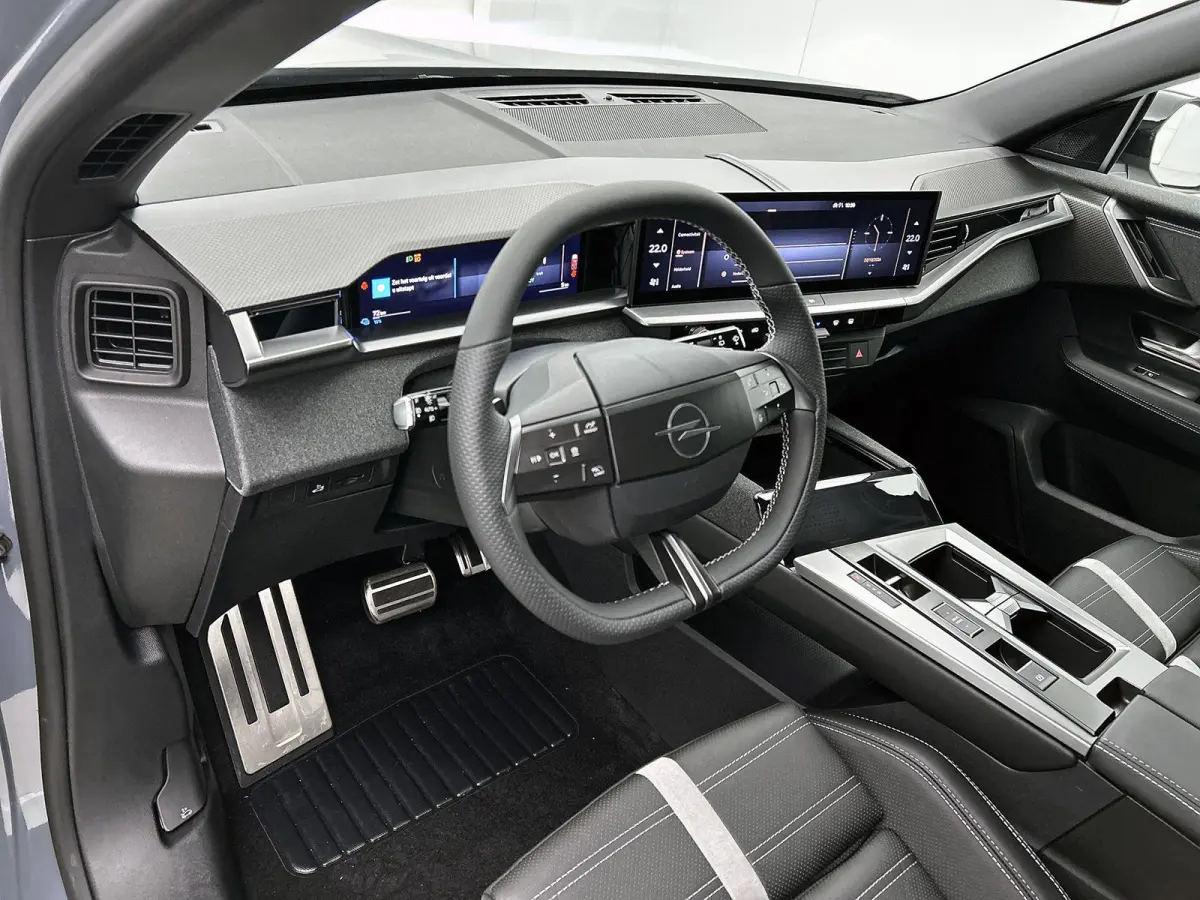 213pk Ultimate 73 kWh Automaat | Tot 8 Jaar Garantie | Elektrisch Verstelb. Bestuurdersstoel | Matrix-LED | Elektrische Achterklep | Navigatie | Adaptieve Cruise Control | Stoel-/Stuurverwar