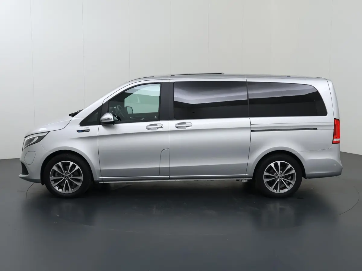 300 L2 90 kWh | 7-ZITS | PRIJS EX. BTW | ELK. SCHUIFDEUR L+R | DISTRONIC PLUS | 7-ZITS | NAVIGATIE | PARKEERCAMERA | LM VELGEN | PANORAMADAK