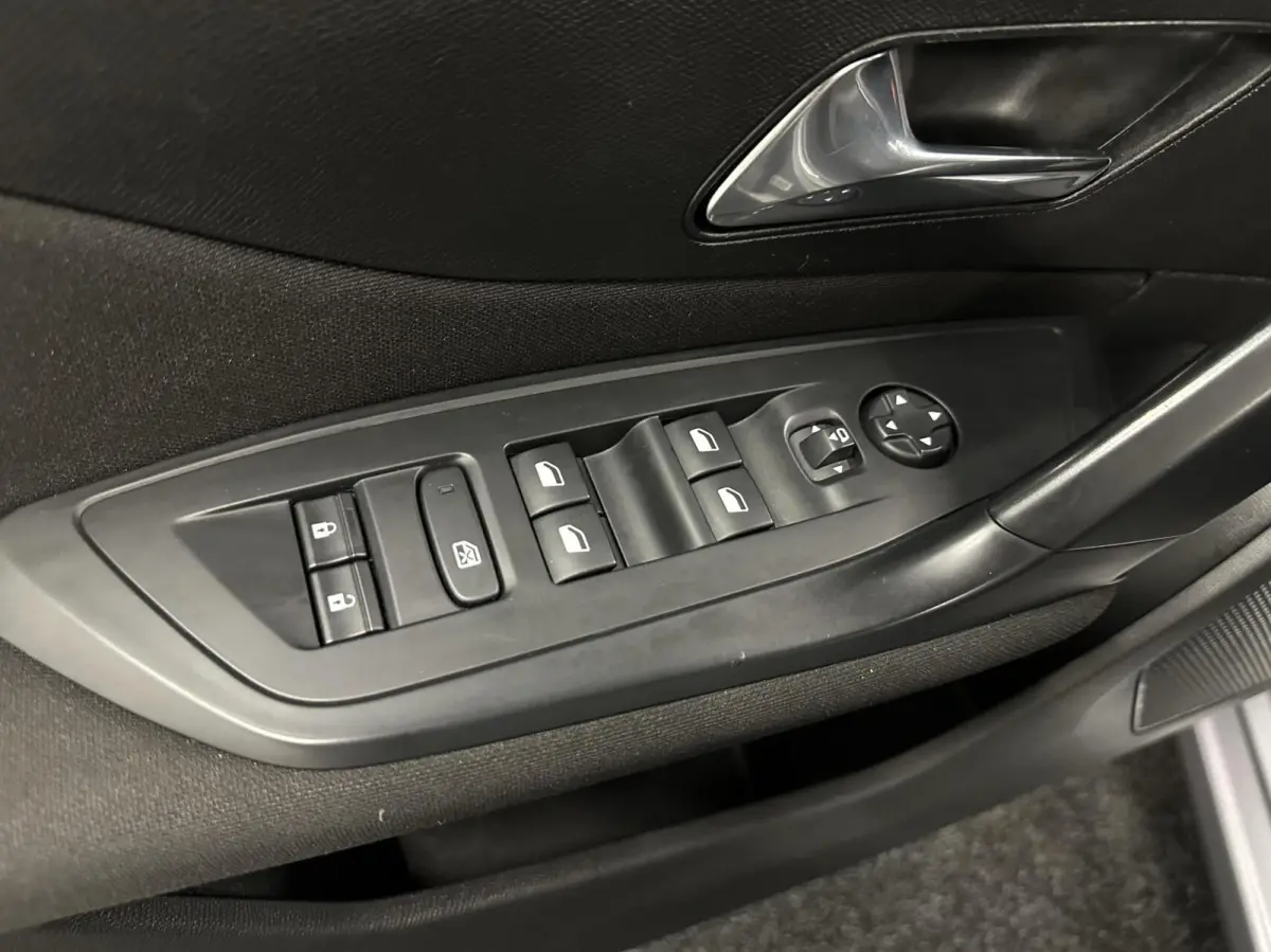1.2 PureTech Active Pack Business TREKHAAK NAVI CARPLAY CRUISE ECC.