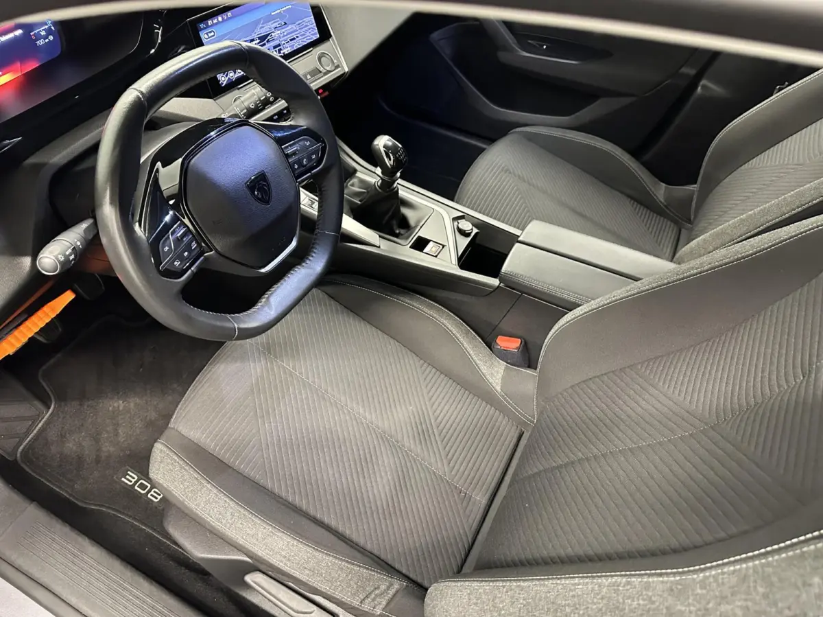 1.2 PureTech Active Pack Business TREKHAAK NAVI CARPLAY CRUISE ECC.