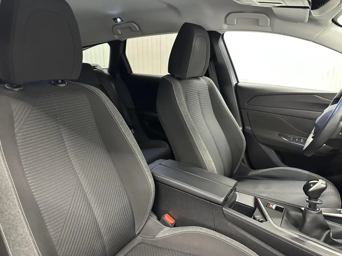 1.2 PureTech Active Pack Business TREKHAAK NAVI CARPLAY CRUISE ECC.
