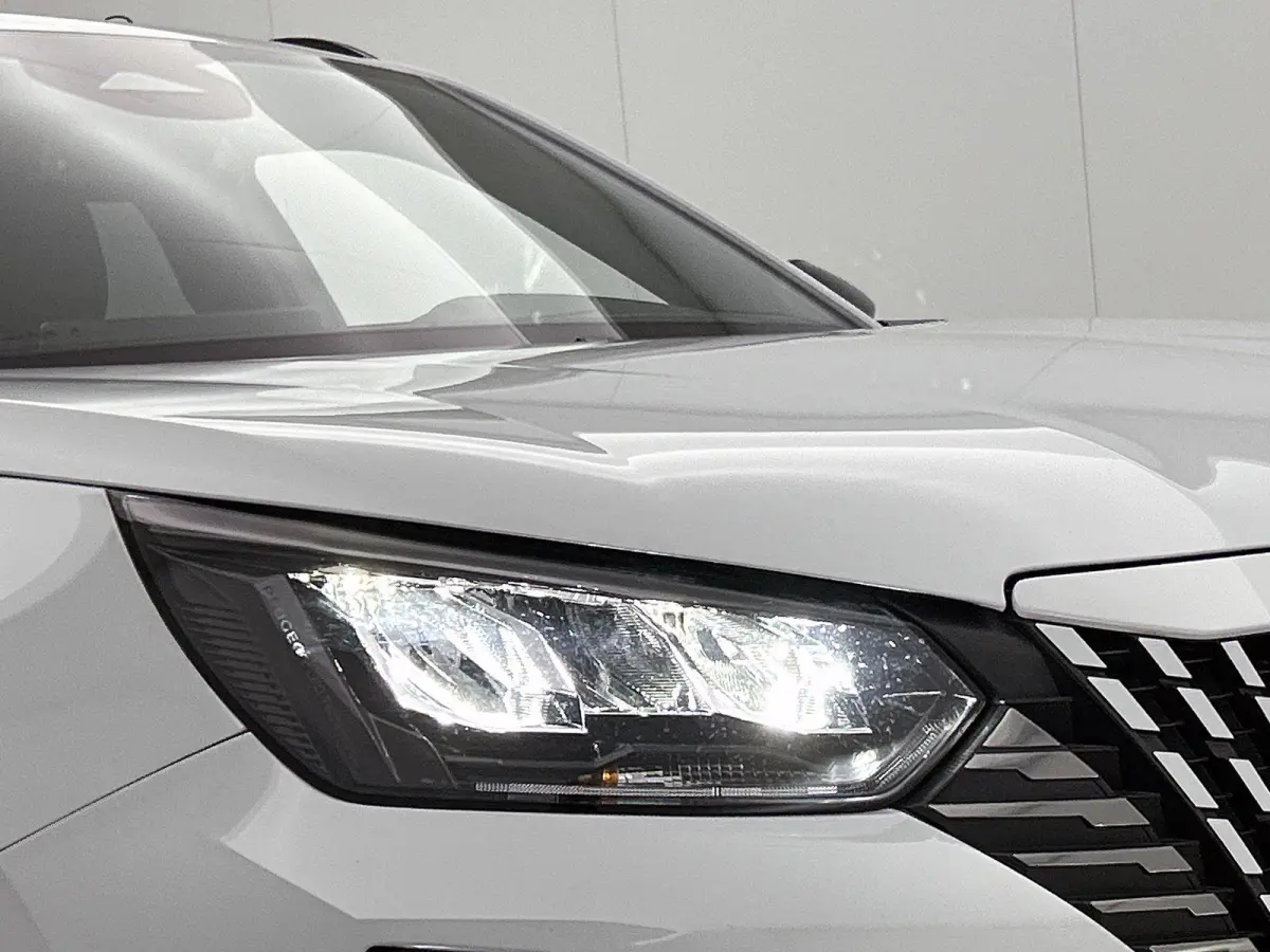 1.2 Hybrid 145pk Allure Automaat | Tot 8 Jaar Garantie | Dakrails | Adaptieve Cruise Control | Camera Voor + Achter | Navigatie | Climate Control | 17"LMV | LED | Dodehoekdetectie |
