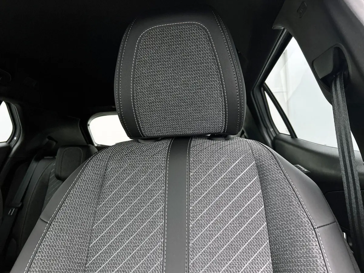 1.2 Hybrid 145pk Allure Automaat | Tot 8 Jaar Garantie | Dakrails | Adaptieve Cruise Control | Camera Voor + Achter | Navigatie | Climate Control | 17"LMV | LED | Dodehoekdetectie |