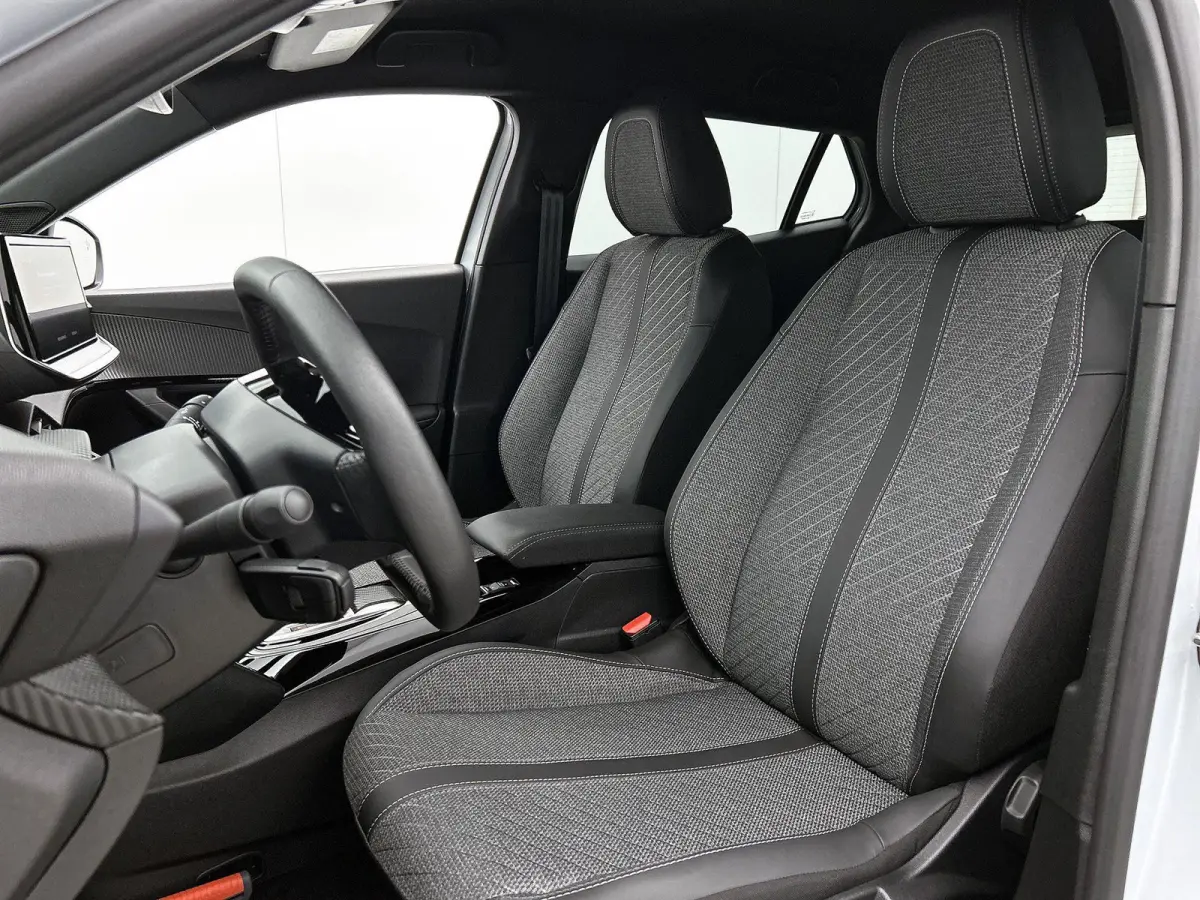 1.2 Hybrid 145pk Allure Automaat | Tot 8 Jaar Garantie | Dakrails | Adaptieve Cruise Control | Camera Voor + Achter | Navigatie | Climate Control | 17"LMV | LED | Dodehoekdetectie |