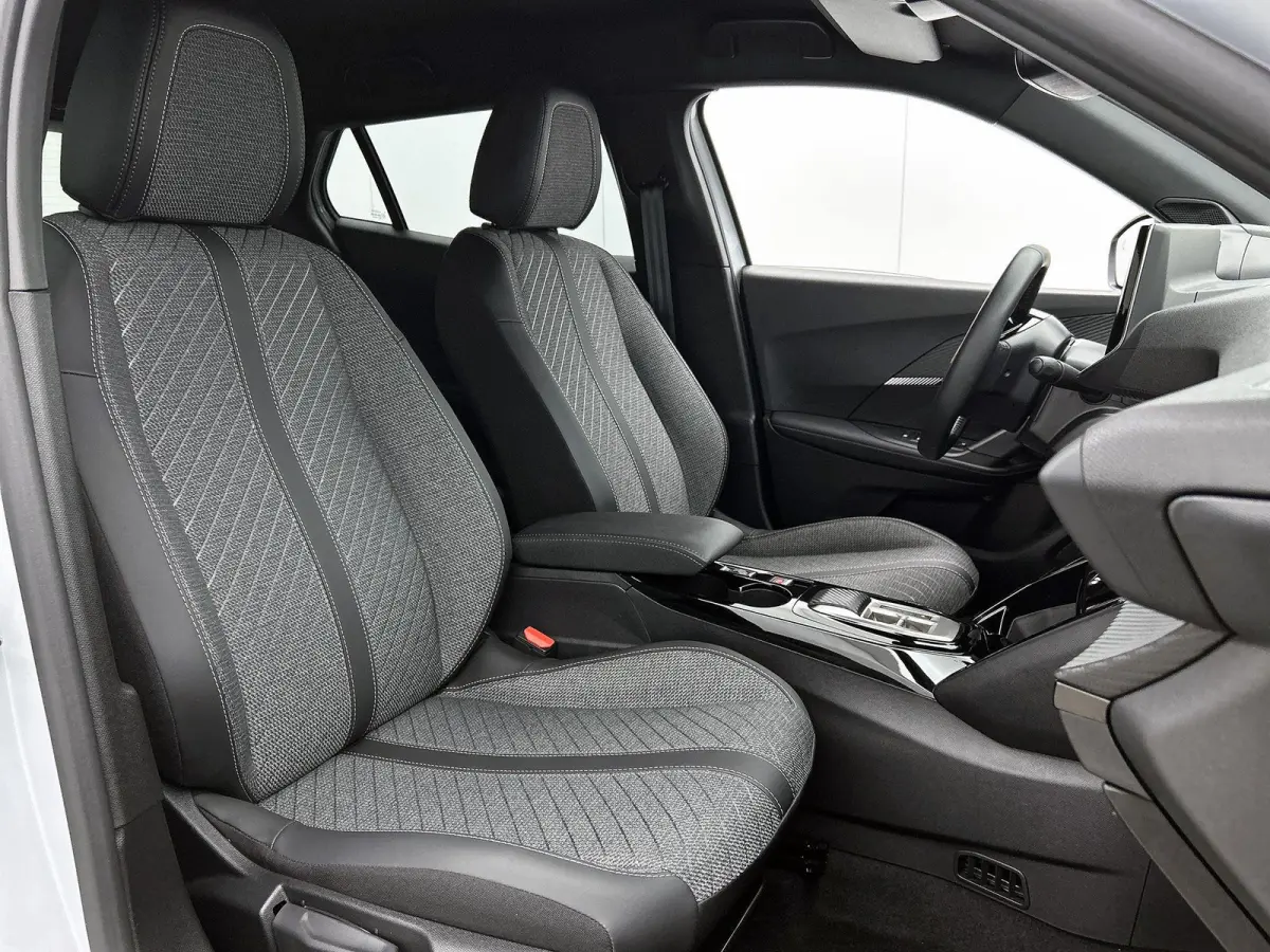 1.2 Hybrid 145pk Allure Automaat | Tot 8 Jaar Garantie | Dakrails | Adaptieve Cruise Control | Camera Voor + Achter | Navigatie | Climate Control | 17"LMV | LED | Dodehoekdetectie |