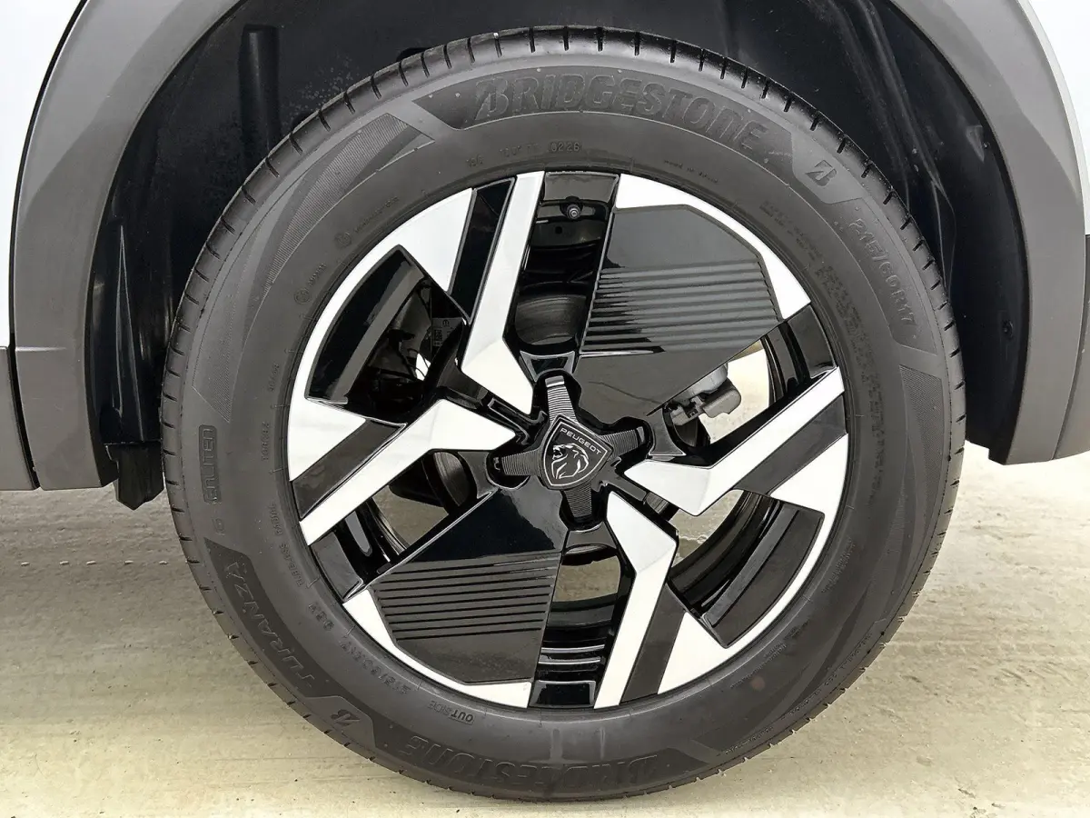 1.2 Hybrid 145pk Allure Automaat | Tot 8 Jaar Garantie | Dakrails | Adaptieve Cruise Control | Camera Voor + Achter | Navigatie | Climate Control | 17"LMV | LED | Dodehoekdetectie |