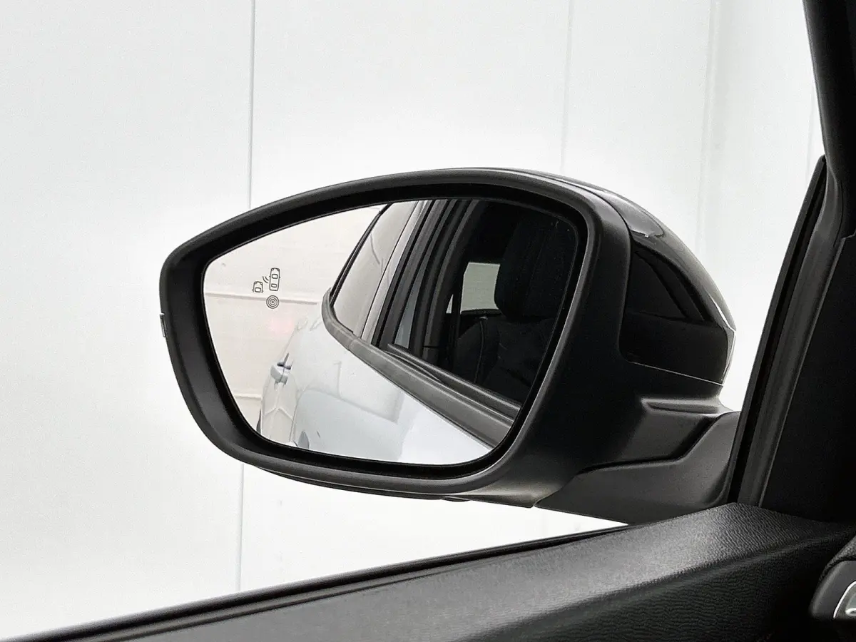 1.2 Hybrid 145pk Allure Automaat | Tot 8 Jaar Garantie | Dakrails | Adaptieve Cruise Control | Camera Voor + Achter | Navigatie | Climate Control | 17"LMV | LED | Dodehoekdetectie |