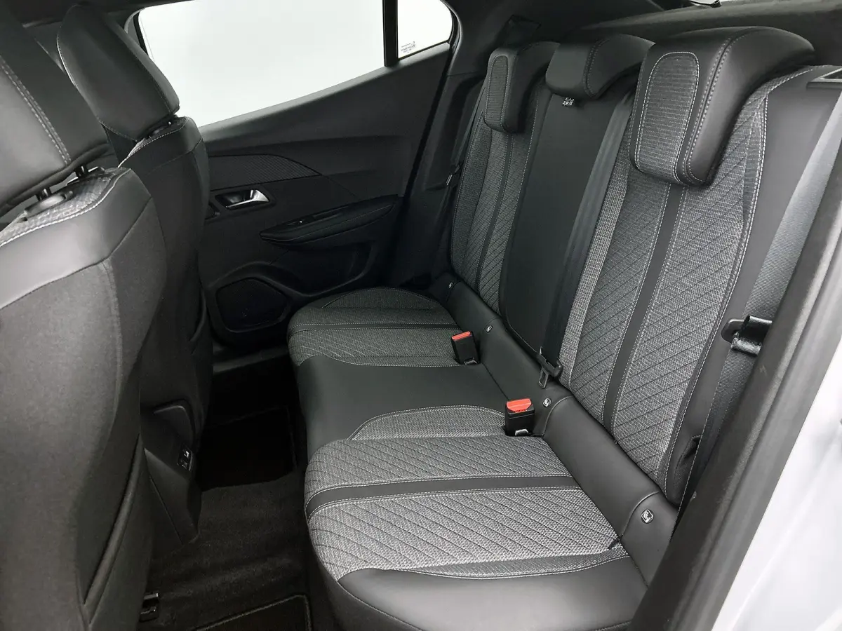 1.2 Hybrid 145pk Allure Automaat | Tot 8 Jaar Garantie | Dakrails | Adaptieve Cruise Control | Camera Voor + Achter | Navigatie | Climate Control | 17"LMV | LED | Dodehoekdetectie |