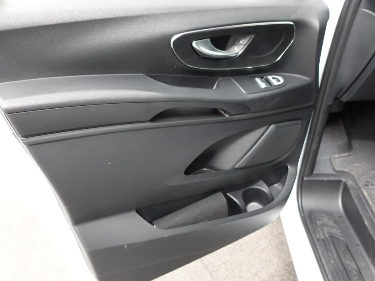 114 CDI L2 Select Automaat Achterklep 17" Lm velgen Parkeercamera 3 Zits Dakrails LED verlichting Trekhaak