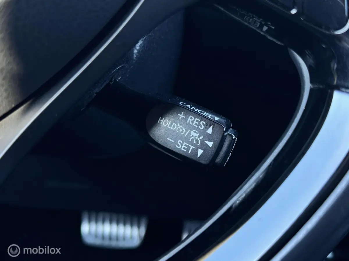 1.8 Hybrid Style Ultimate|Camera Keyless LED JBL