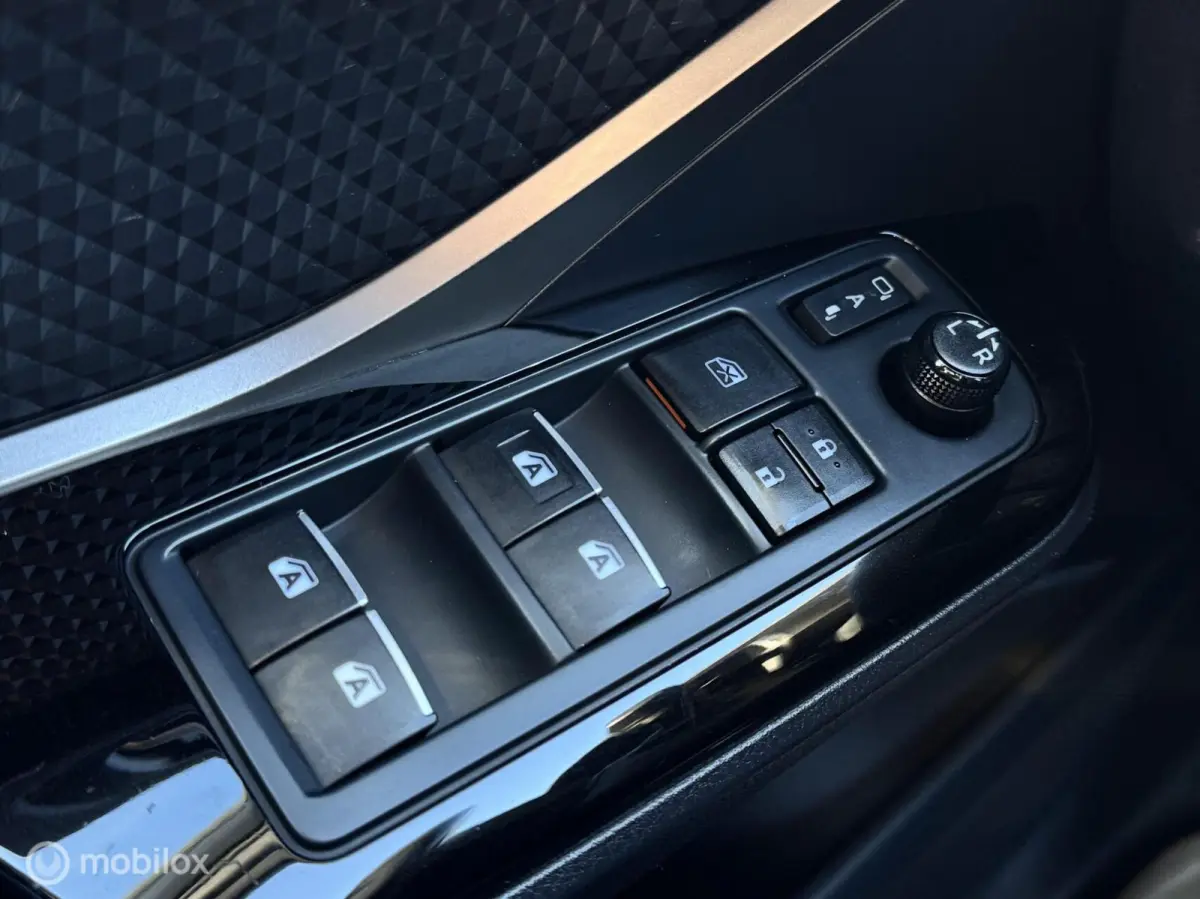 1.8 Hybrid Style Ultimate|Camera Keyless LED JBL