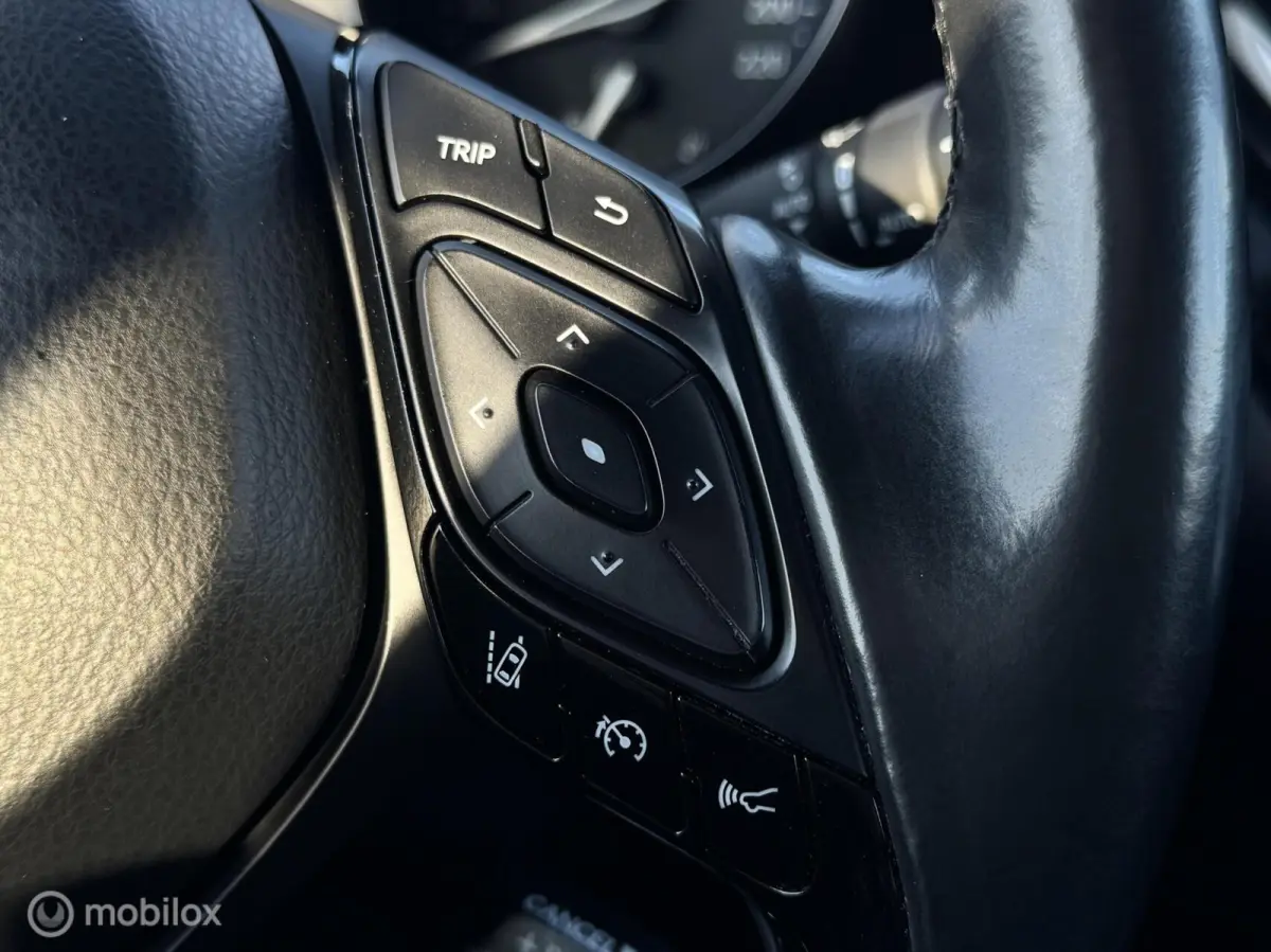 1.8 Hybrid Style Ultimate|Camera Keyless LED JBL