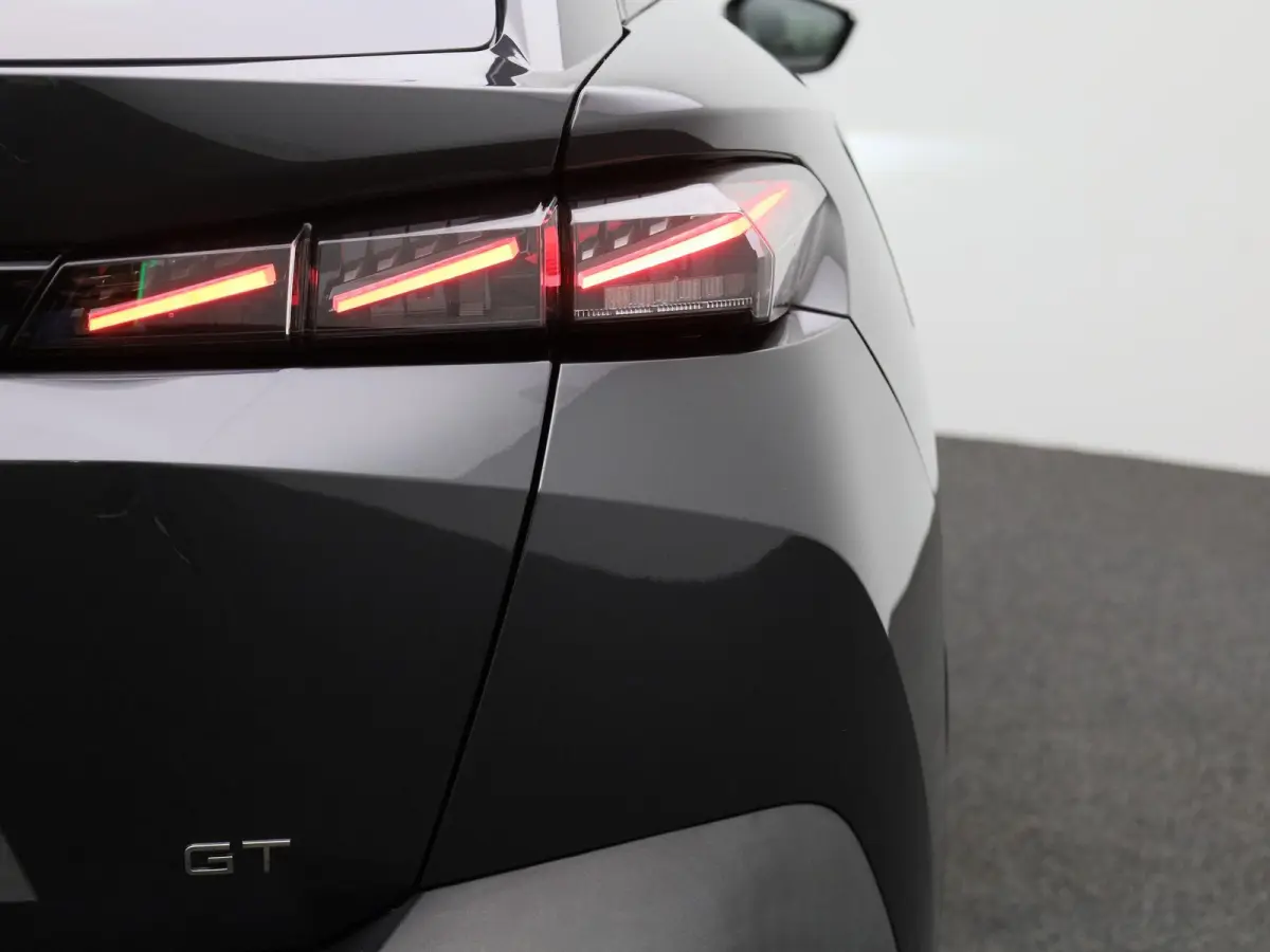 1.2 PureTech GT 130 EAT8 | APPLE/ANDROID CARPLAY| LED VERLICHTING | LICHTMETALEN VELGEN 19 " | 12 MAANDEN BOVAG GARANTIE |