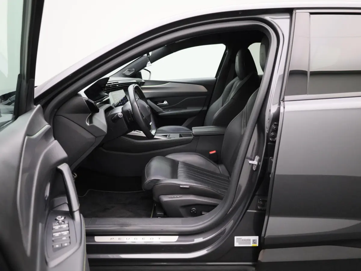 1.2 PureTech GT 130 EAT8 | APPLE/ANDROID CARPLAY| LED VERLICHTING | LICHTMETALEN VELGEN 19 " | 12 MAANDEN BOVAG GARANTIE |