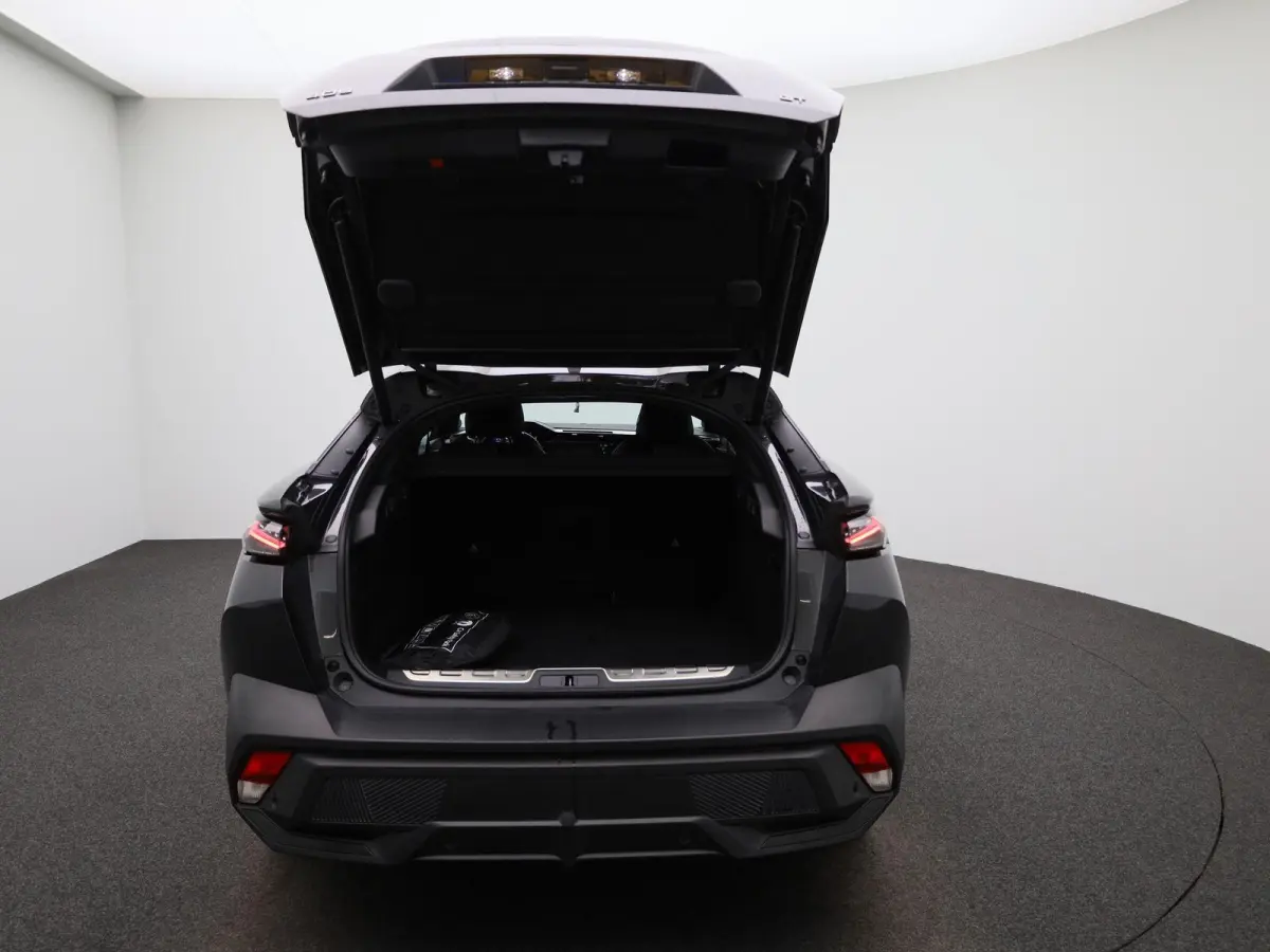 1.2 PureTech GT 130 EAT8 | APPLE/ANDROID CARPLAY| LED VERLICHTING | LICHTMETALEN VELGEN 19 " | 12 MAANDEN BOVAG GARANTIE |