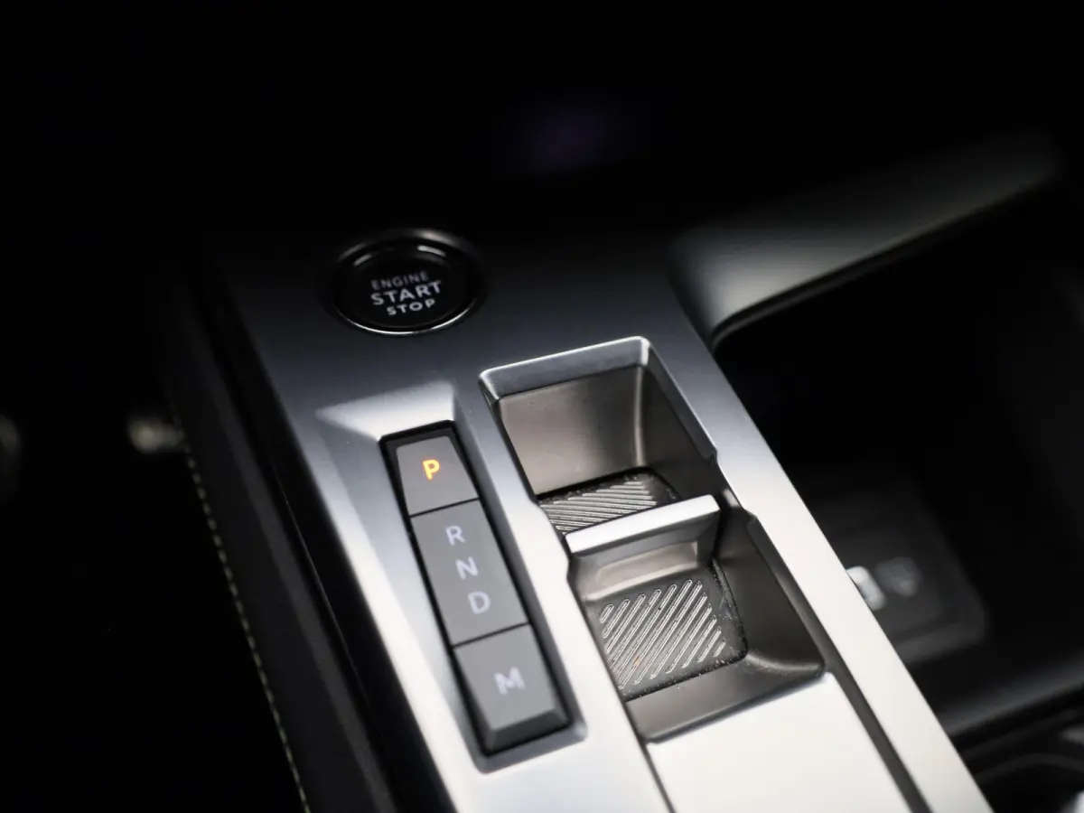 1.2 PureTech GT 130 EAT8 | APPLE/ANDROID CARPLAY| LED VERLICHTING | LICHTMETALEN VELGEN 19 " | 12 MAANDEN BOVAG GARANTIE |
