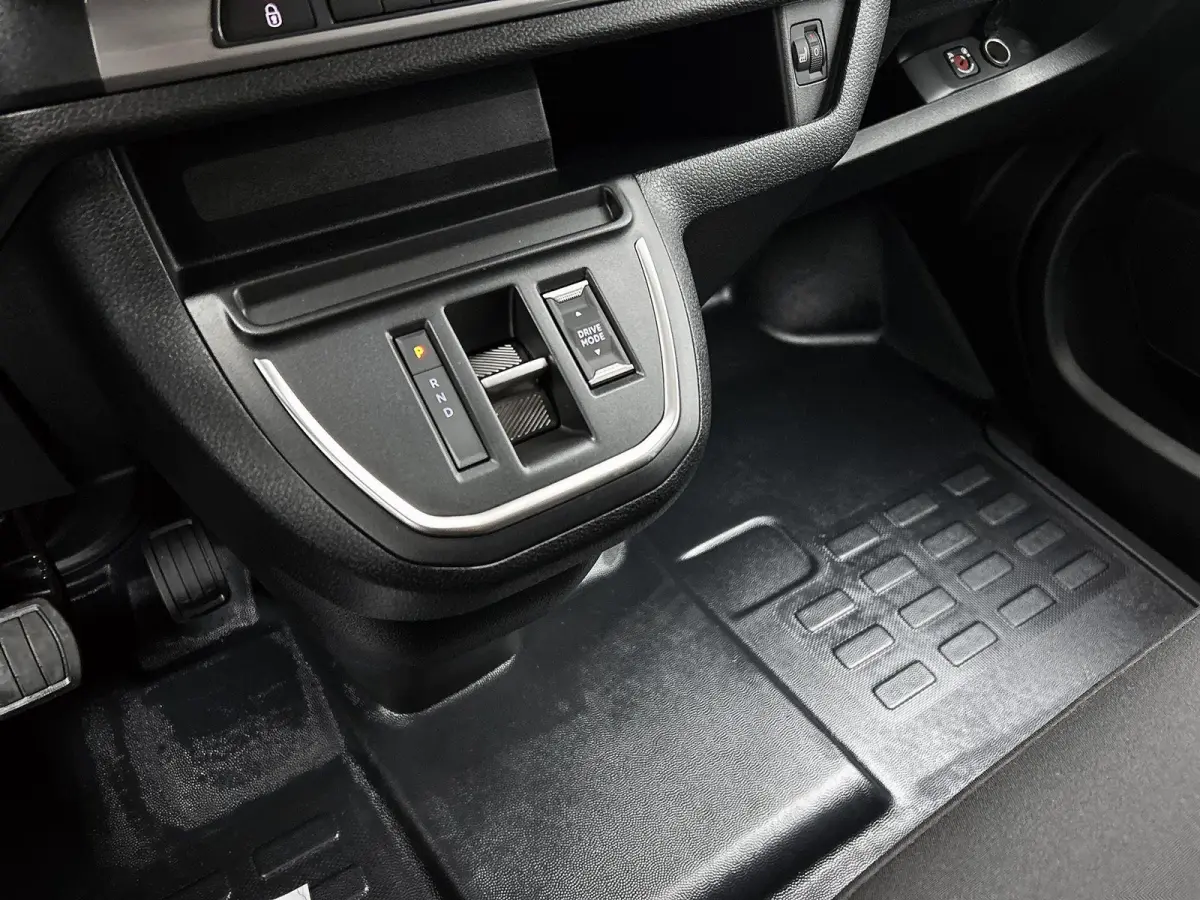136pk EV L3 75 kWh Automaat | Tot 8 Jaar Garantie | 3 Fase | Apple Carplay/Android Auto | Houten Afwerking | Camera | Cruise Control | Parkeersensoren | Dodehoekdetectie |