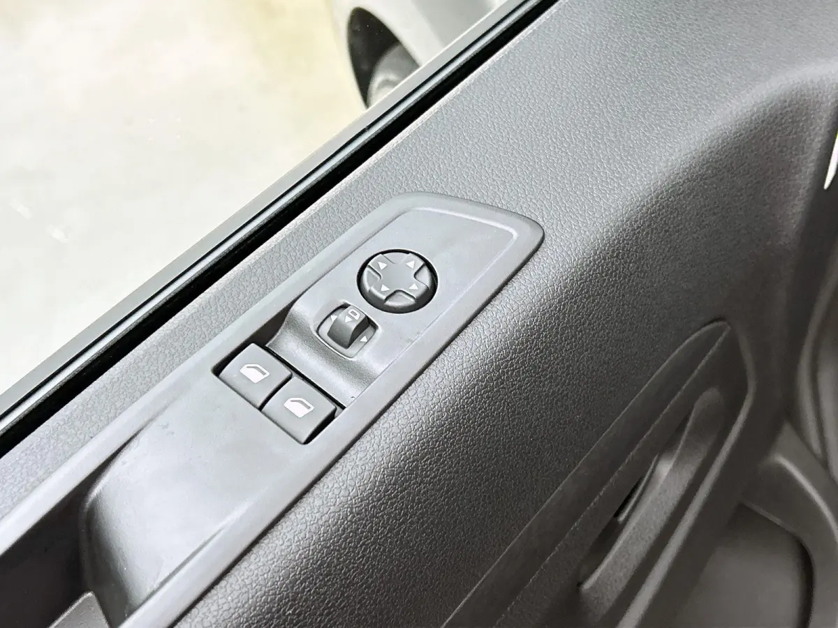 136pk EV L3 75 kWh Automaat | Tot 8 Jaar Garantie | 3 Fase | Apple Carplay/Android Auto | Houten Afwerking | Camera | Cruise Control | Parkeersensoren | Dodehoekdetectie |