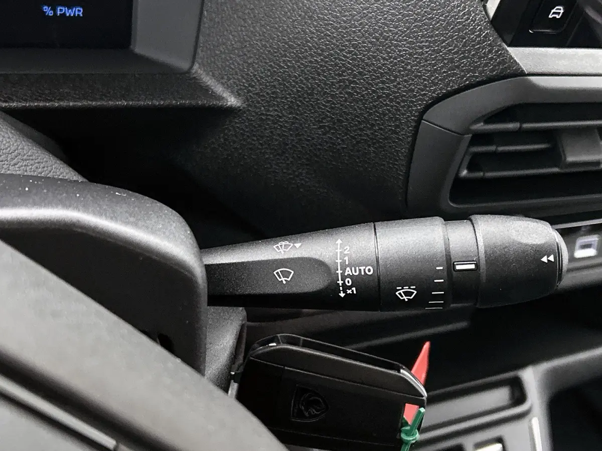 136pk EV L3 75 kWh Automaat | Tot 8 Jaar Garantie | 3 Fase | Apple Carplay/Android Auto | Houten Afwerking | Camera | Cruise Control | Parkeersensoren | Dodehoekdetectie |