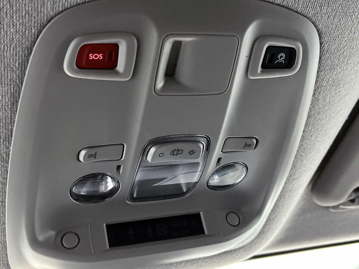 136pk EV L3 75 kWh Automaat | Tot 8 Jaar Garantie | 3 Fase | Apple Carplay/Android Auto | Houten Afwerking | Camera | Cruise Control | Parkeersensoren | Dodehoekdetectie |