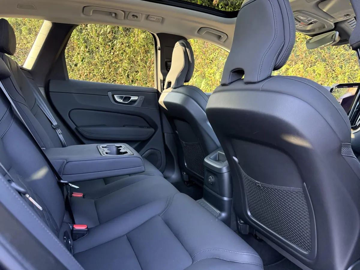 T6 Plug-in hybrid AWD Plus Dark | Trekhaak |