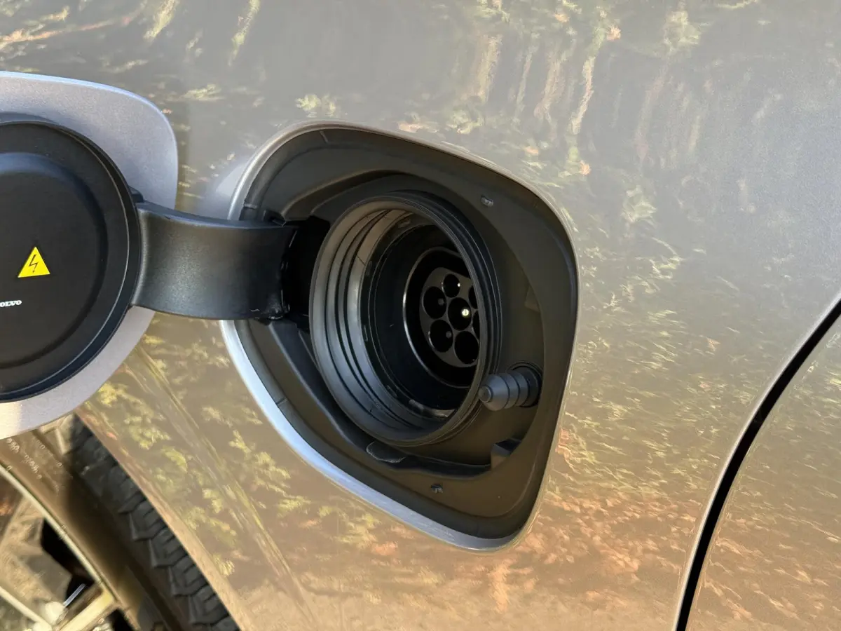 T6 Plug-in hybrid AWD Plus Dark | Trekhaak |