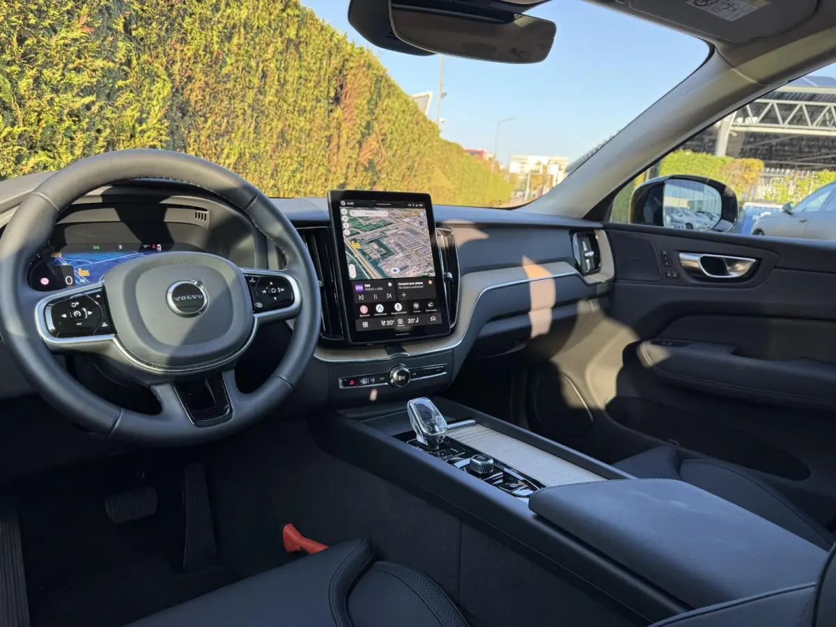 T6 Plug-in hybrid AWD Plus Dark | Trekhaak |