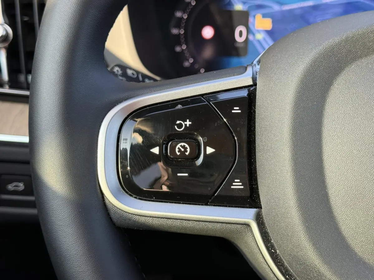 T6 Plug-in hybrid AWD Plus Dark | Trekhaak |