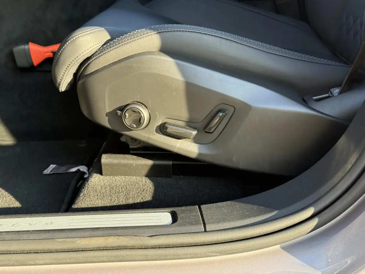 T6 Plug-in hybrid AWD Plus Dark | Trekhaak |