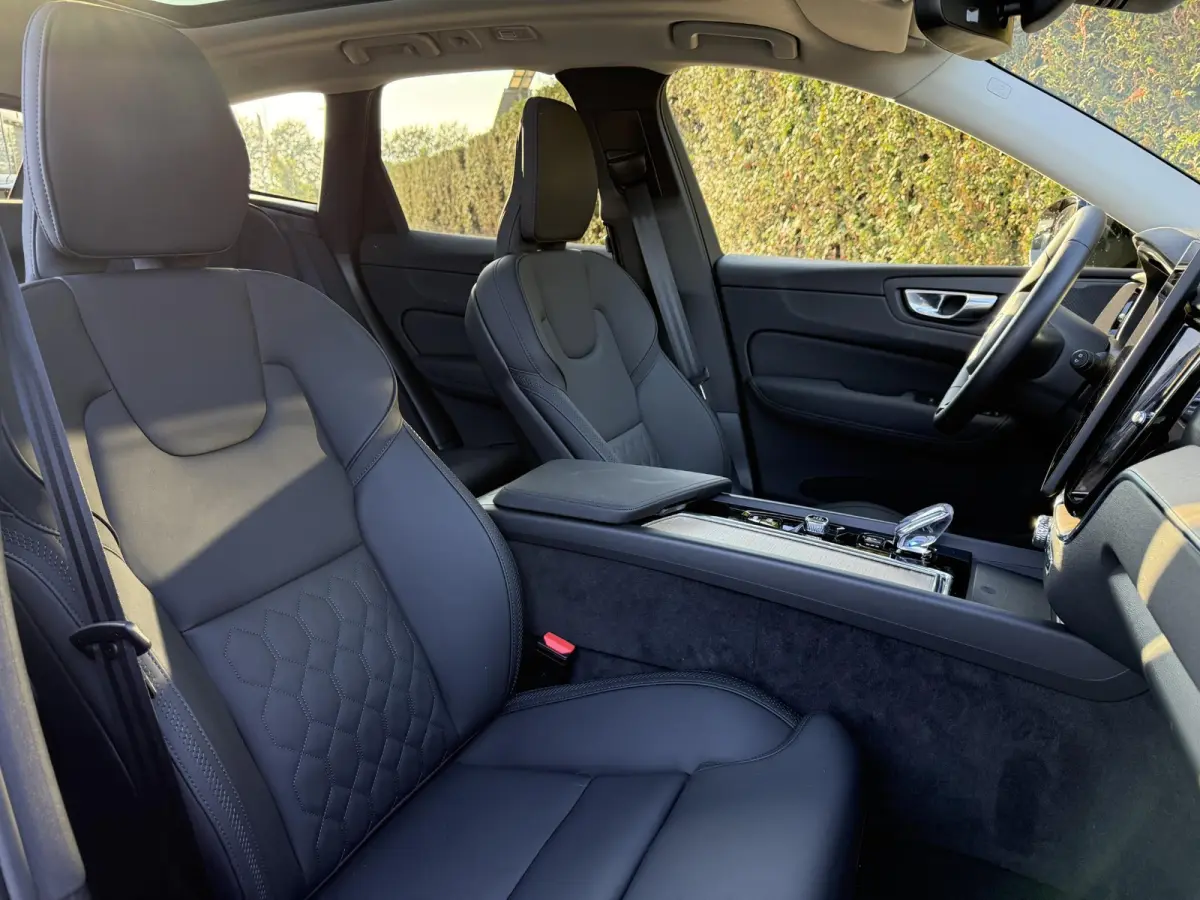 T6 Plug-in hybrid AWD Plus Dark | Trekhaak |