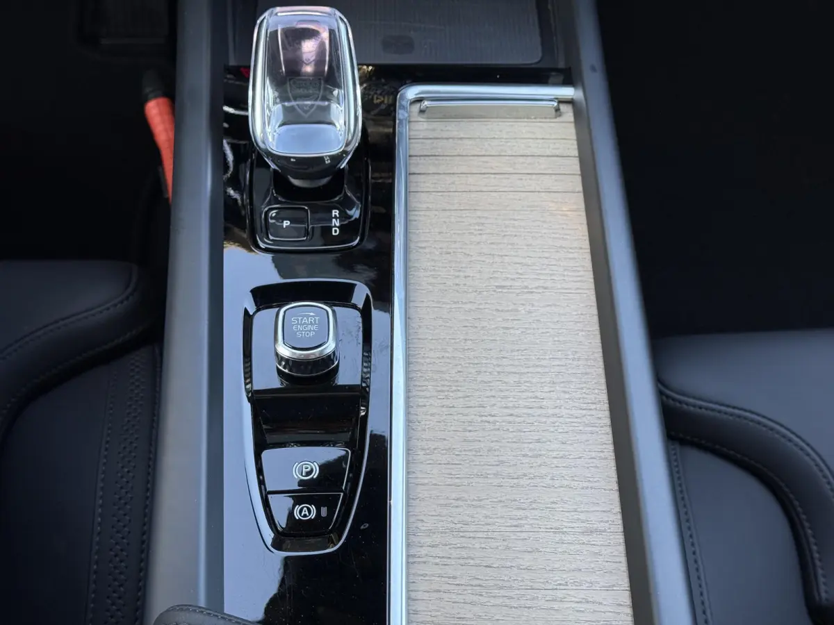 T6 Plug-in hybrid AWD Plus Dark | Trekhaak |