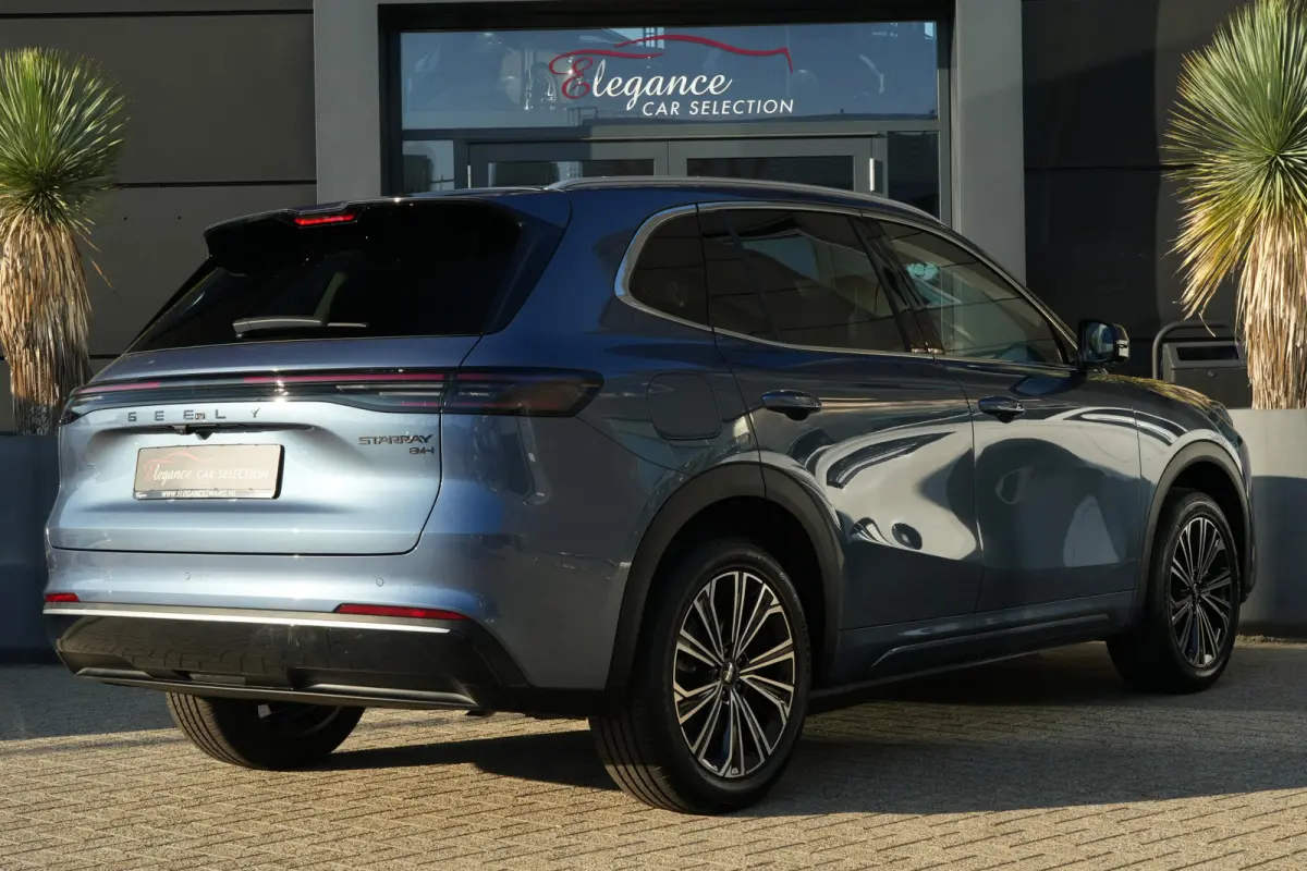 1.5 Max+ | PHEV | 262 PK | Panoramadak | 360° camera | Stoelverwarming & -ventilatie | Massage | GEELY Starray EM-i 1.5 Max+ 262 PK met 1.5 liter 4-cilinder hybride benzinemotor, panoramada