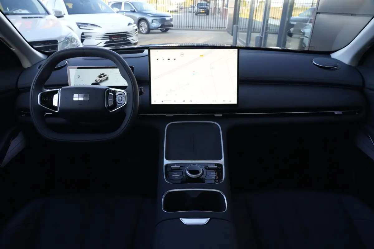 1.5 Max+ | PHEV | 262 PK | Panoramadak | 360° camera | Stoelverwarming & -ventilatie | Massage | GEELY Starray EM-i 1.5 Max+ 262 PK met 1.5 liter 4-cilinder hybride benzinemotor, panoramada