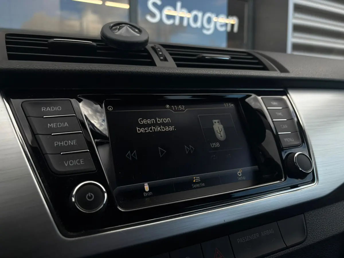 1.0 TSI 95 pk Drive | Trekhaak | Airco | Navigatie |