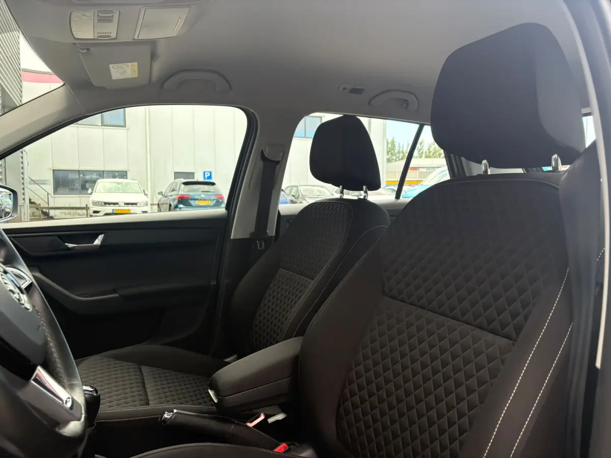 1.0 TSI 95 pk Drive | Trekhaak | Airco | Navigatie |