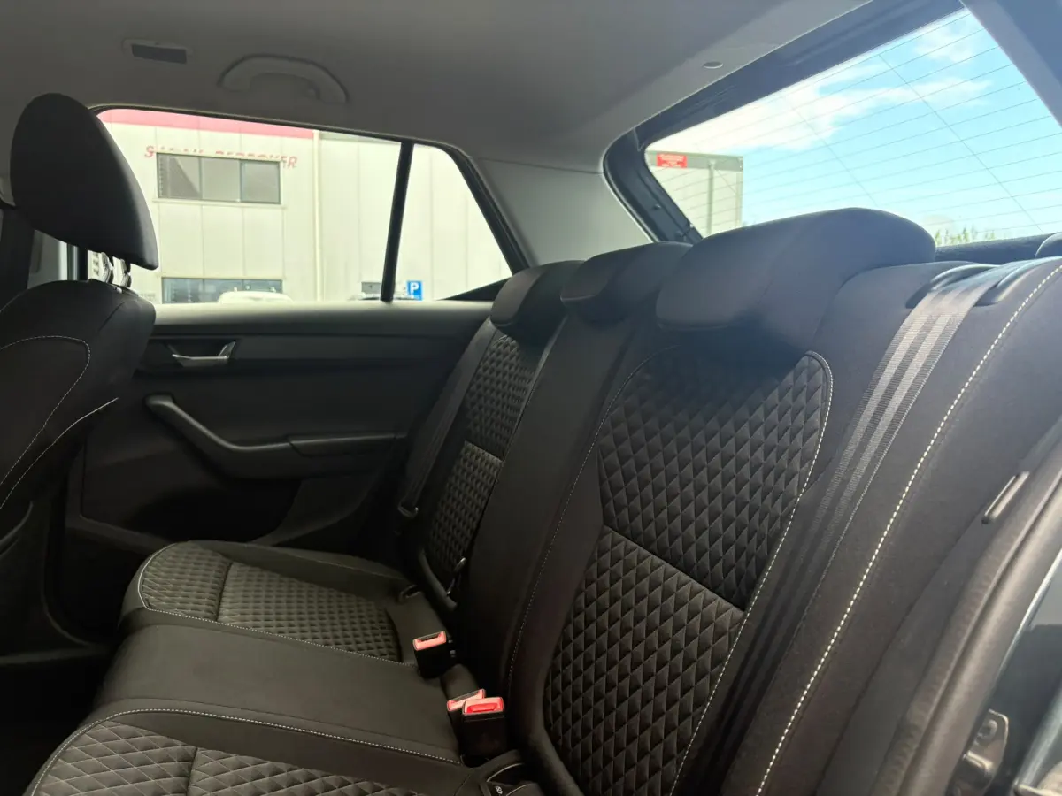 1.0 TSI 95 pk Drive | Trekhaak | Airco | Navigatie |